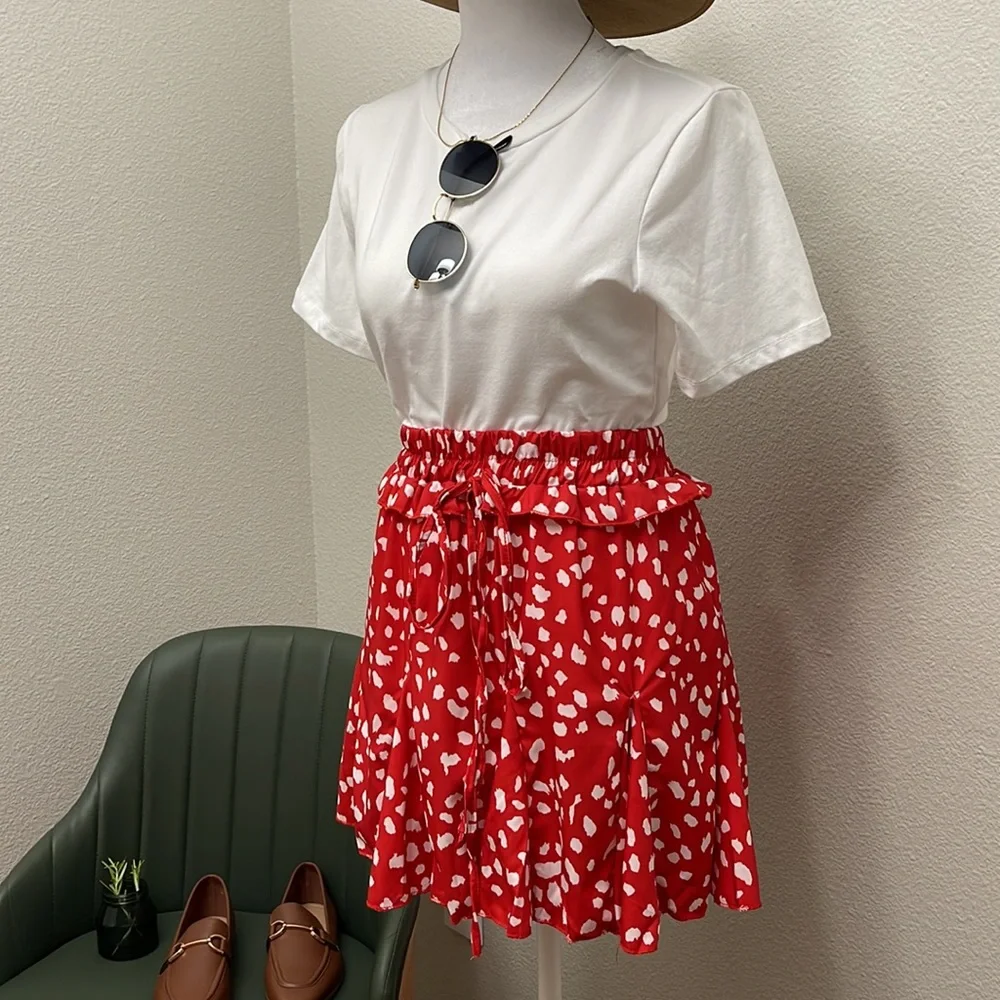 Red and white skirt - Picture 3 of 12